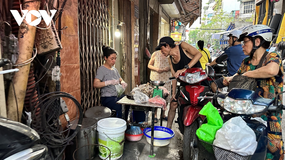 Thực phẩm đường phố và nguy cơ bùng phát ngộ độc mùa nắng nóng